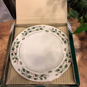 Caldor set of 4 porcelain salad plates